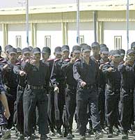Cerca de 300 instructores adiestrarn a las Fuerzas de Seguridad iraques. (AFP)