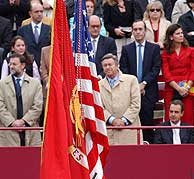Zapatero permaneci sentado al paso de la bandera de EEUU en el desfile del pasado ao. (Jaime Villanueva)