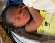 Un beb recin vacunado (UNICEF)