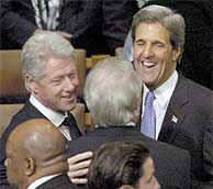 Kerry y Clinton coincidieron en el funeral de Ronald Reagan en Junio. (EPA)