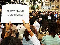 Manifestación en huelga por la mujer asesinada. (Foto: Julián Pérez)