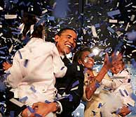 Barack Obama festeja con su familia su eleccin como senador. (AP)