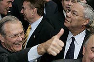 Rumsfeld y Powell, dos miembros del Gobierno de Bush que se rumorea sern relevados. (Foto: AFP)
