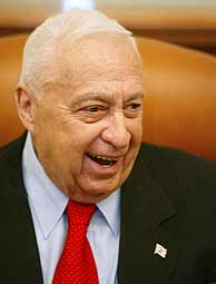 Ariel Sharon, tras conocer la noticia de la muerte de Arafat. (Foto: REUTERS)