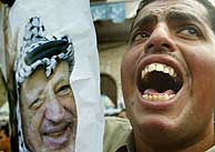 Miles de palestinos expresan su dolor en la Muqata. (REUTERS)