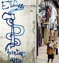 Una pintada a favor de ETA en una calle de San Sebastin. (Foto: REUTERS)
