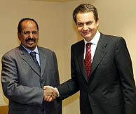 Zapatero durante su reunin con Abdelaziz. (AFP)