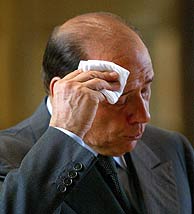 Berlusconi, tras escuchar la sentencia. (Foto: Reuters)