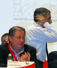Felipe Alcaraz (izda.) y Gaspar Llamazares. (Foto: Kike Para)