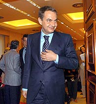 Zapatero, en la comisin. (Foto: EFE) VEA MS IMGENES