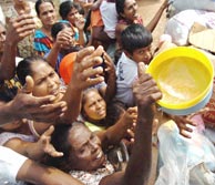 Miles de personas necesitan agua y comida. (FOTO: AFP)