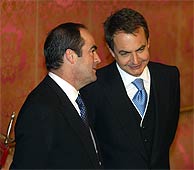 Bono y Zapatero, durante la celebracin de la Pascua militar. (Foto: EFE)