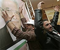 Partidarios de Abu Mazen celebran su previsible victoria. (Foto: Reuters)