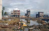 Una de las zonas devastadas por el 'tsunami' en la isla de Sumatra. (Foto: AP)