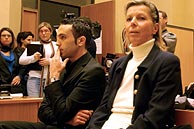 Catherine Perrot (en la imagen junto a un intrprete), durante el juicio. (Foto: EFE)