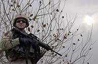 Un soldado de EEUU vigila una zona de Tikrit. (Foto: REUTERS)