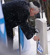 El presidente israel rinde homenaje en Cracovia a los judos. (Foto: EPA)