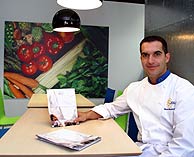 Mario Sandoval, en su restaurante. (Foto: Diego Sinova)