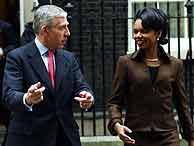 Condolezza Rice junto al ministro britnico Jack Straw. (Foto: EFE)