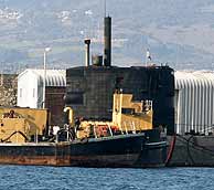 El submarino nuclear 'HMS Sceptre', varado en Gibraltar. (Foto: EFE)