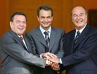 Schrder, Zapatero y Chirac, en el palacio de La Moncloa. (Foto: REUTERS)