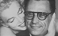 Una imagen de 1955 de Miller con su entonces esposa, Marilyn Monroe. (Foto: EL MUNDO)