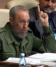 Castro, durante el encuentro con economistas en la Habana. (Foto: EFE)