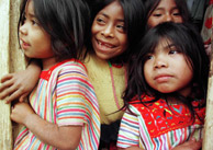 Muchos niños indígenas no hablan bien su segunda lengua. (Foto:Reuters)