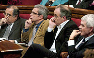 Un momento de la intervención del lider de la oposición, Artur Mas, en el pleno extraordinario del Parlament. (Foto: EFE)