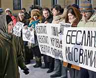 Una manifestacin de apoyo a las vctimas de Besln. (AP)