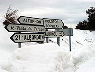 Nieve acumulada en la zona de la Contraviesa, en la Alpujarra granadina. (Foto: EFE)