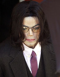 Michael Jackson, a la salida del tribunal. (Foto: REUTERS)