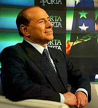 Berlusconi, durante la grabacin del programa en el que ha hecho el anuncio. (Foto: REUTERS)