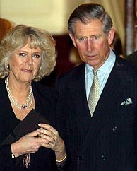 Carlos de Inglaterra y su prometida, Camilla. (Foto: EFE)