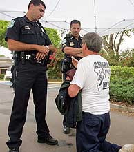 La Polica arresta a un hombre que pretenda llevar la comunin a Terri Schiavo. (Foto: EFE).