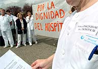 Imagen de una reciente manifestación de los trabajadores del hospital. (Foto: EFE)