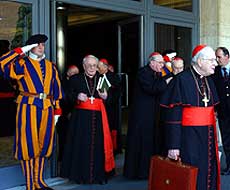 Los cardenales, al trmino de su reunin. (Foto:REUTERS)