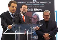 Jos Luis Rodrguez Zapatero, Mariano Rajoy y Ral Rivero, juntos en la sede de EL MUNDO. (Foto: EM)