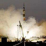 La nave Soyuz TMA-6, en el momento de despegar. (Foto: Reuters)