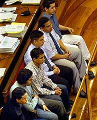 Los seis imputados, durante el juicio celebrado en Barcelona la semana pasada. (Foto: EFE)