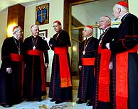 115 cardenales comienzan la tarea de elegir al nuevo Papa . (Foto: AP)