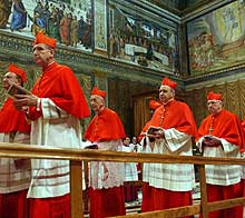 Procesin de los cardenales en la Capilla Sixtina. (Foto: Reuters) VEA MS IMGENES