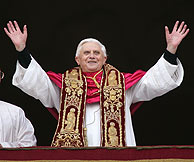 El nuevo Papa, en el balcón vaticano. (Foto: AP)