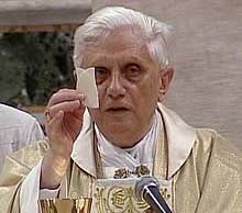 Benedicto XVI, durante la misa.