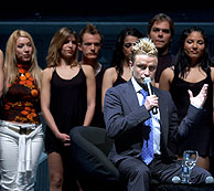 Nacho Cano, con parte del equipo el da de la presentacin del musical. (Foto: EFE)