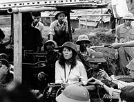 La imagen de la polmica: Fonda sentada en una batera antiarea en Hanoi. (Foto: Nihon Denpa News)