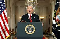 George W. Bush, en el discurso previo a su rueda de prensa. (Foto: Reuters)