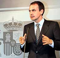 Zapatero, en Len. (Foto: EFE)