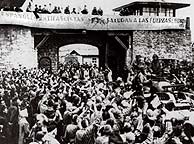 Españoles en la liberación del campo de Mauthausen. (Foto: EFE)