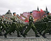 Imagen del desfile en la Plaza Roja de Moscú. (Foto: EFE)